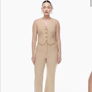 Aritzia Desire Vest- never worn (too big)